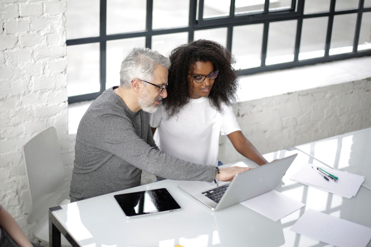 Senior specialist onboarding a placed consultant